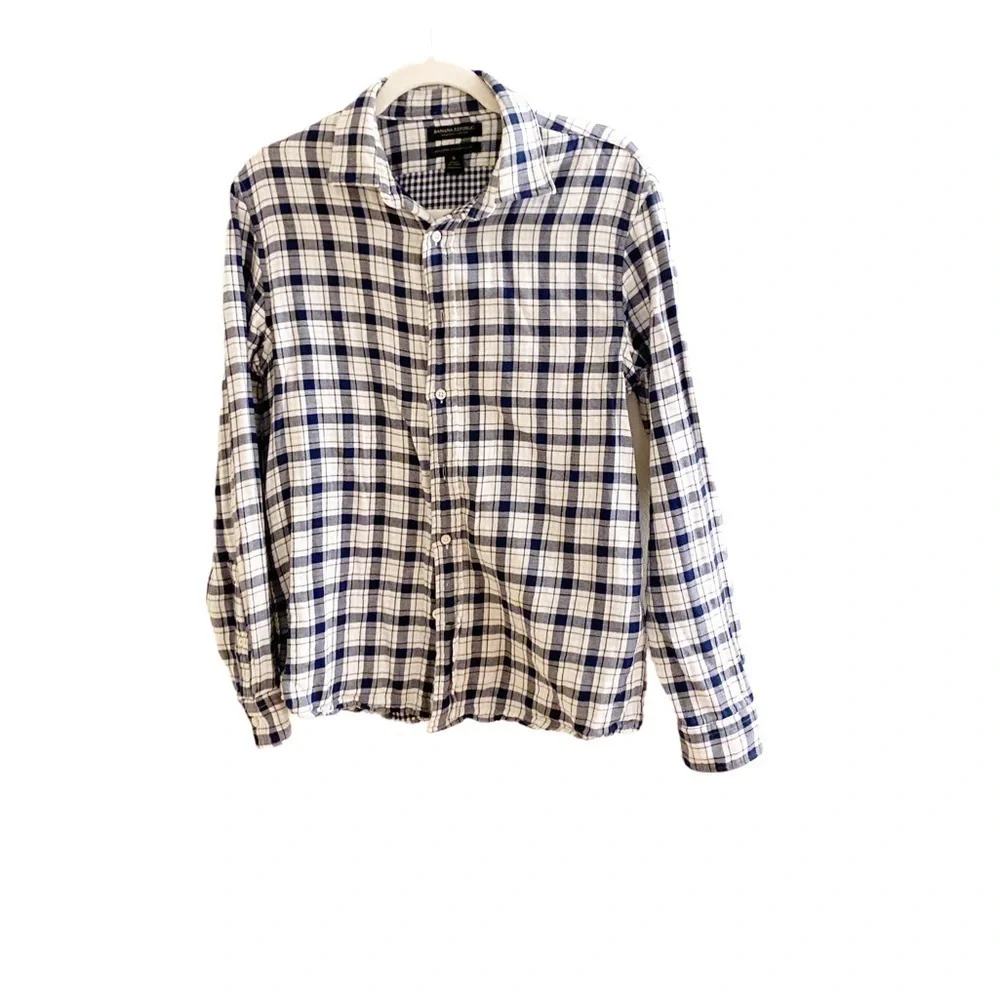 Men’s Banana Republic button down. Size small. Excellent condition